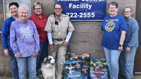Civitans donate dog and puppy food to Hope for Paws