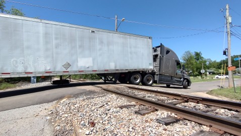 18 Wheeler Gets Hung at Kiamichi Track on Avenue D in Hope