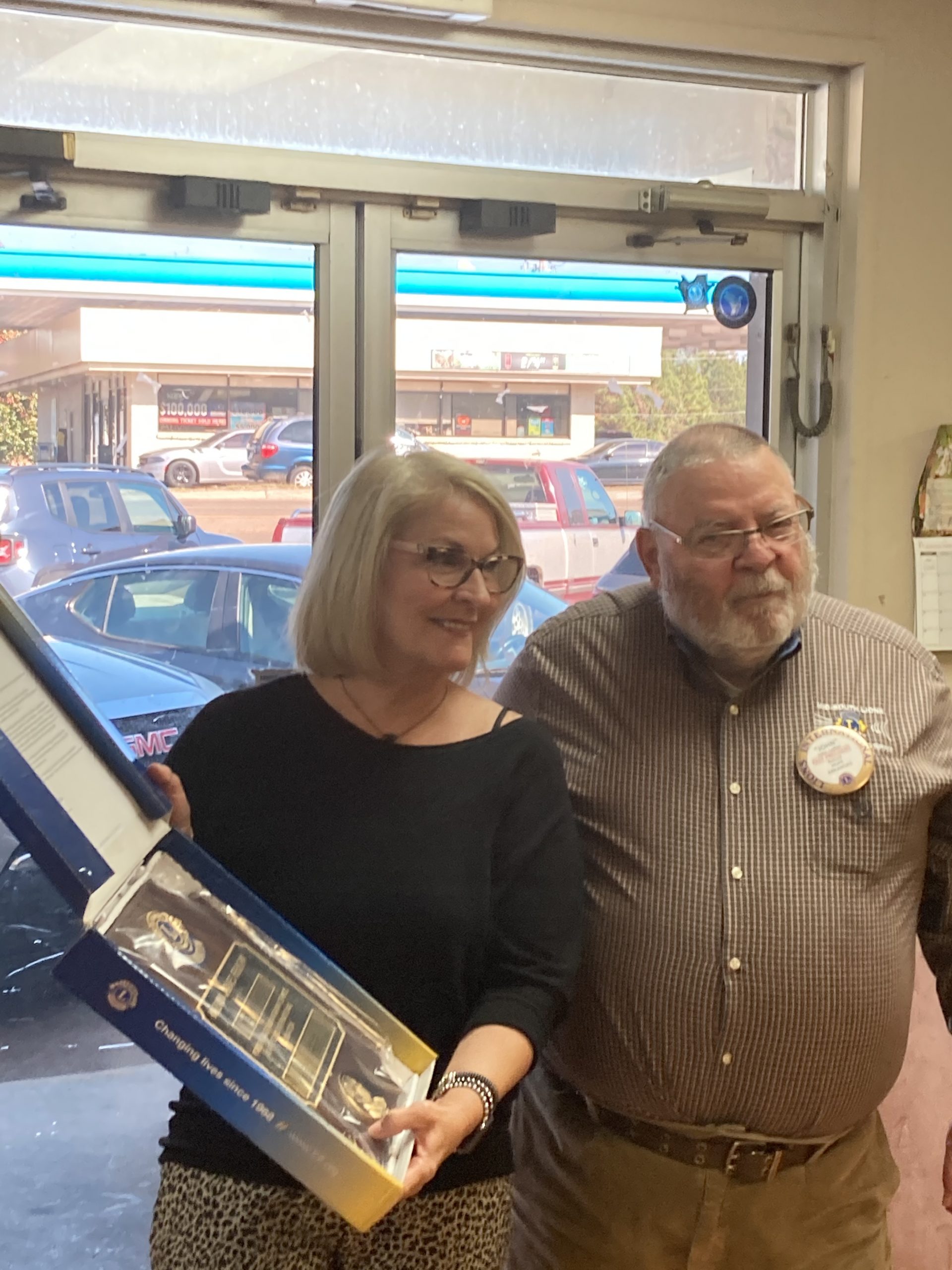 Penny Everett Receives Melvin Jones Award