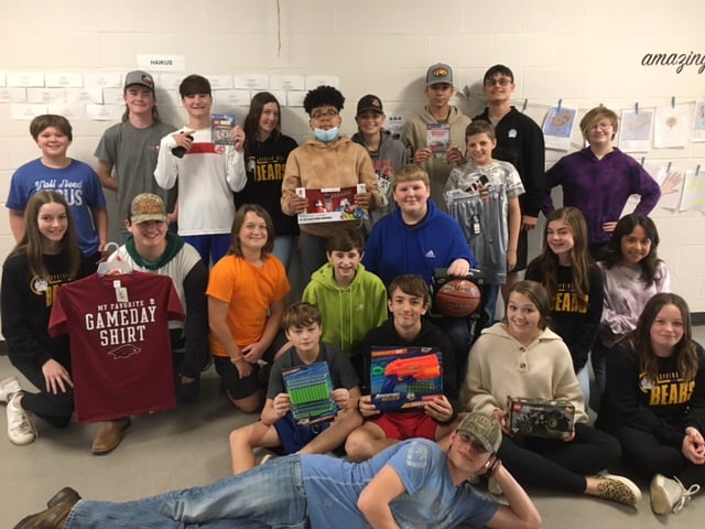 Spring Hill 8th Grade Class Raises Money For Gifts For Elementary Students