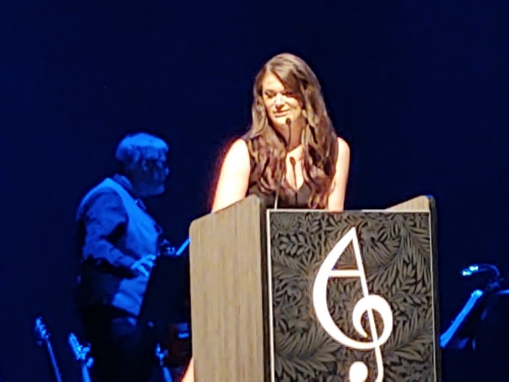 Mae Estes Named Female Vocalist of the Year at the Arkansas Country