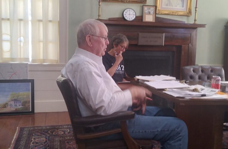 Washington City Council meets