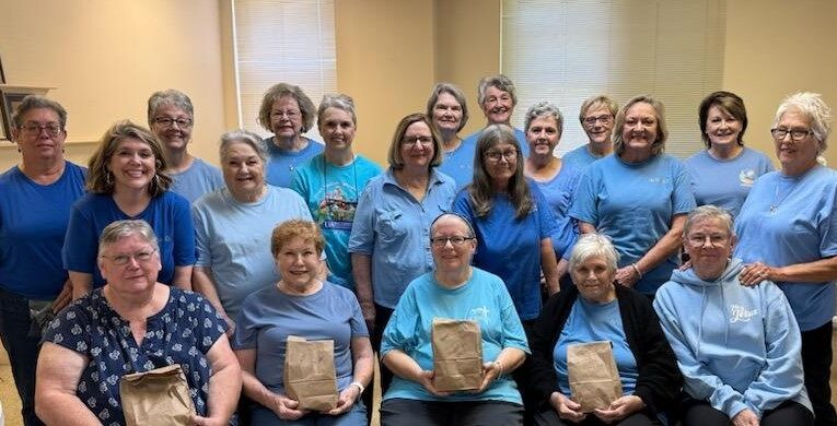 Tri-Service Club in Prescott Holds Salad Lunch