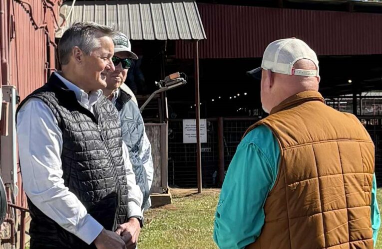 Congressman Westerman Visits Hope Livestock Auction, Supports Hempstead County Farmers During Shutdown