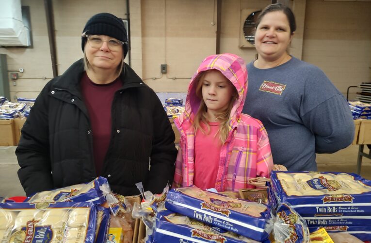 Hope Lions Distribute Christmas Baskets