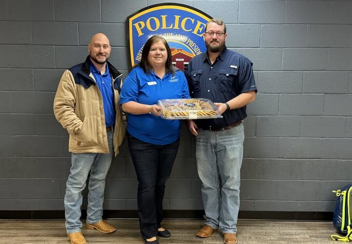 Farmers Bank & Trust treats Hope Police