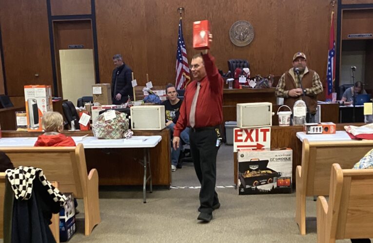 Prescott Civic Coalition Holds First Night of Christmas Auction