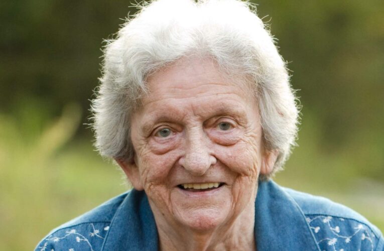 Evelyn (Wallace) Thompson