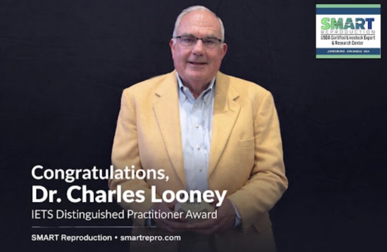 Dr. Charles Looney Distinguished Practitioner Award recipient